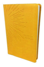 Cargar imagen en el visor de la galería, Biblia NTV edición agape sentipiel amarilla
